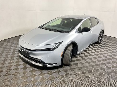 Used 2023 Toyota Prius XLE image 9