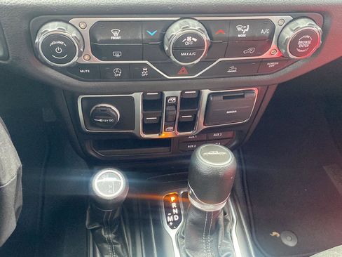 Certified 2024 Jeep Gladiator Sport image 14