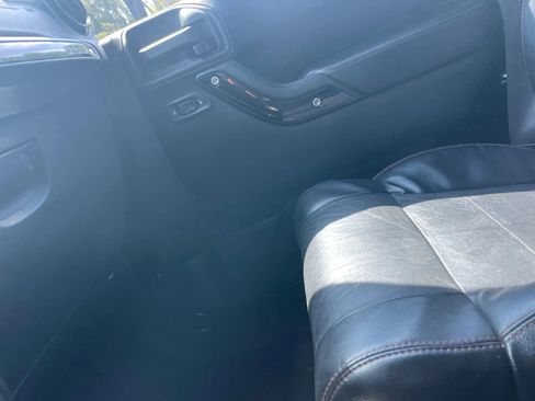 Used 2012 Jeep Wrangler Unlimited Sahara image 11