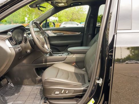 Certified 2025 Cadillac XT6 Premium Luxury w/ Platinum Package image 21