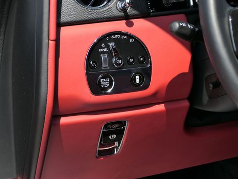 Used 2022 Rolls-Royce Cullinan image 22