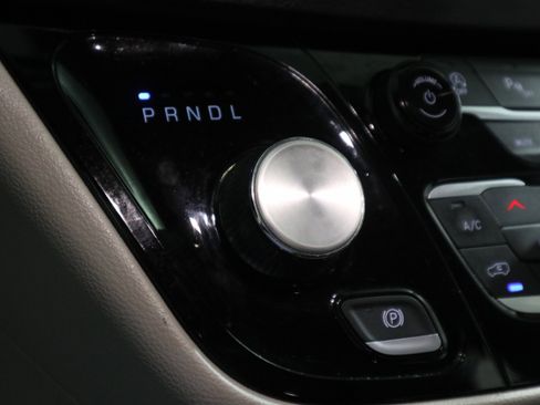 Used 2023 Chrysler Pacifica Touring-L FWD image 28