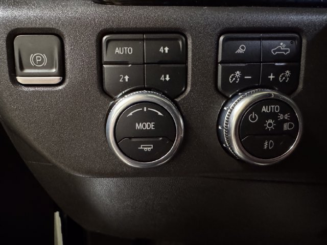 Used 2023 GMC Sierra 1500 SLT AWD/4WD image 10