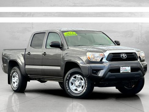 Used 2014 Toyota Tacoma PreRunner image 2