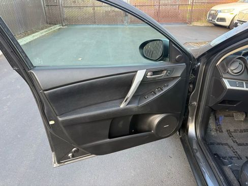 Used 2010 MAZDA MAZDA3 s Grand Touring image 9