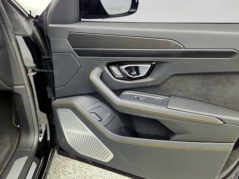 Used 2022 Lamborghini Urus AWD with Carbon Fiber Packages image 40
