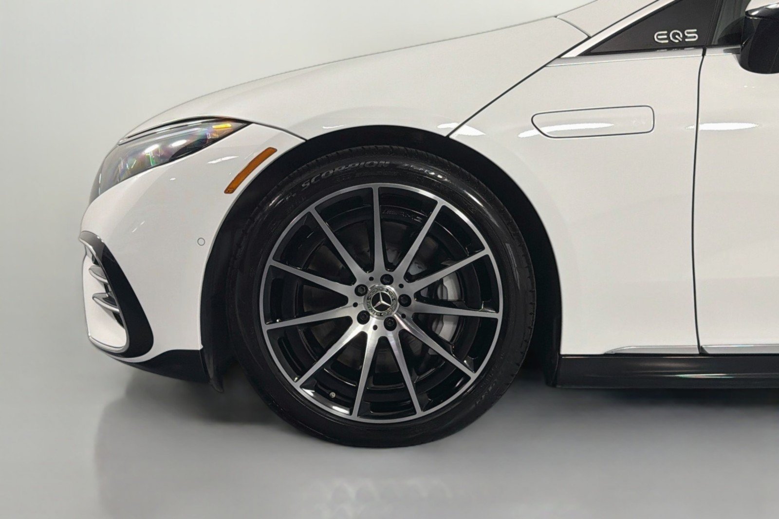 Certified 2022 Mercedes-Benz EQS 580 4MATIC Sedan image 11
