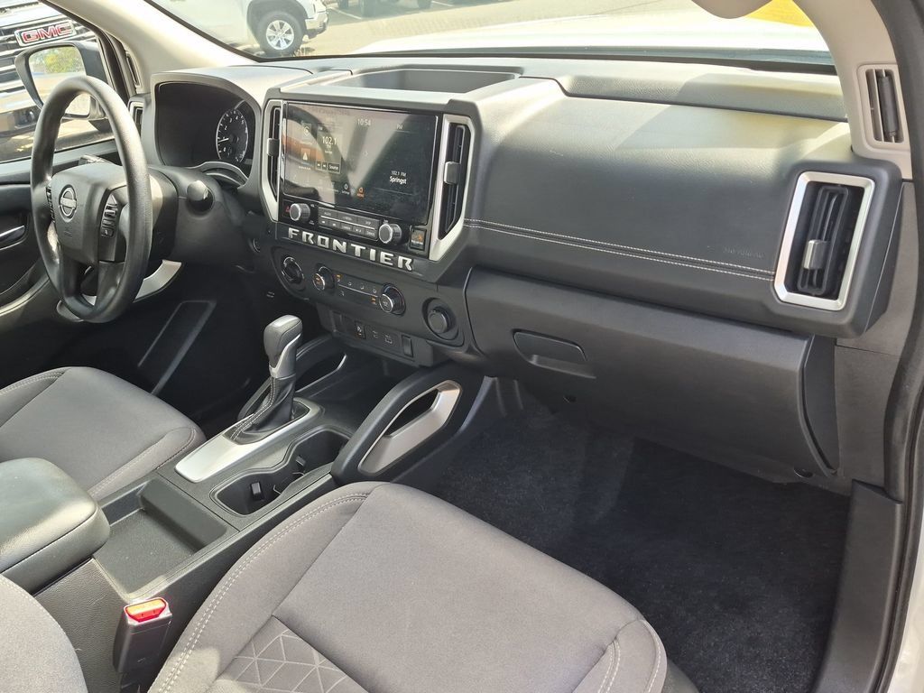 Used 2025 Nissan Frontier SV AWD/4WD image 23