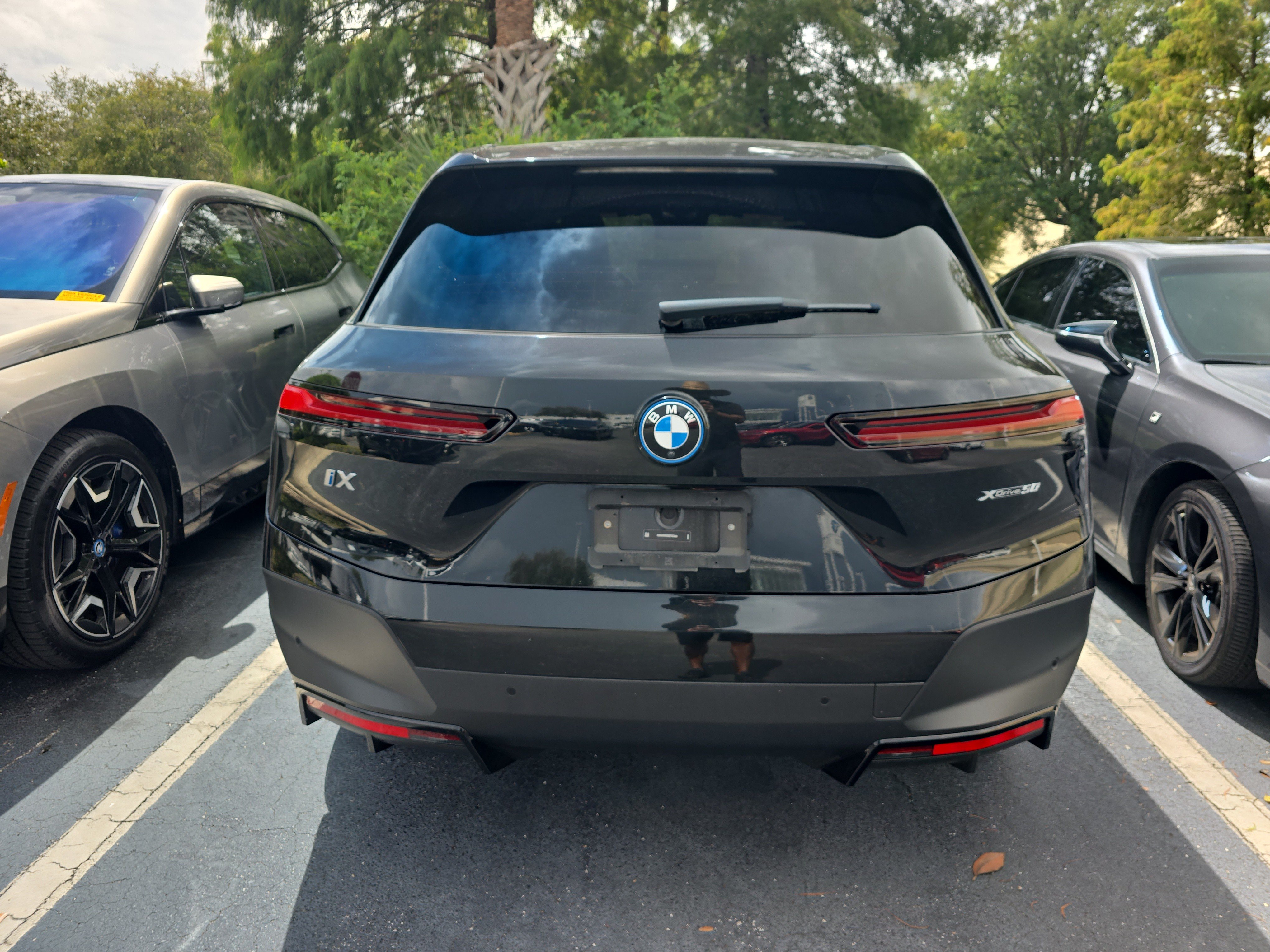 Certified 2024 BMW iX xDrive50 w/ Luxury Package AWD/4WD image 3