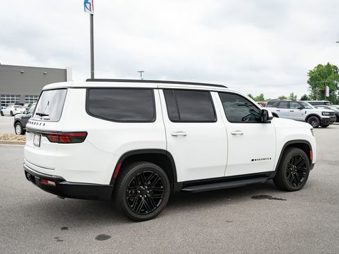 Used 2022 Jeep Wagoneer Series I AWD/4WD image 10