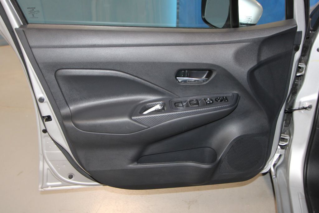 Used 2025 Nissan Versa SV FWD image 5