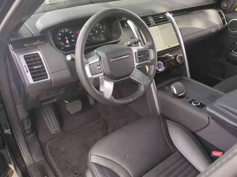 Certified 2025 Land Rover Discovery S image 10
