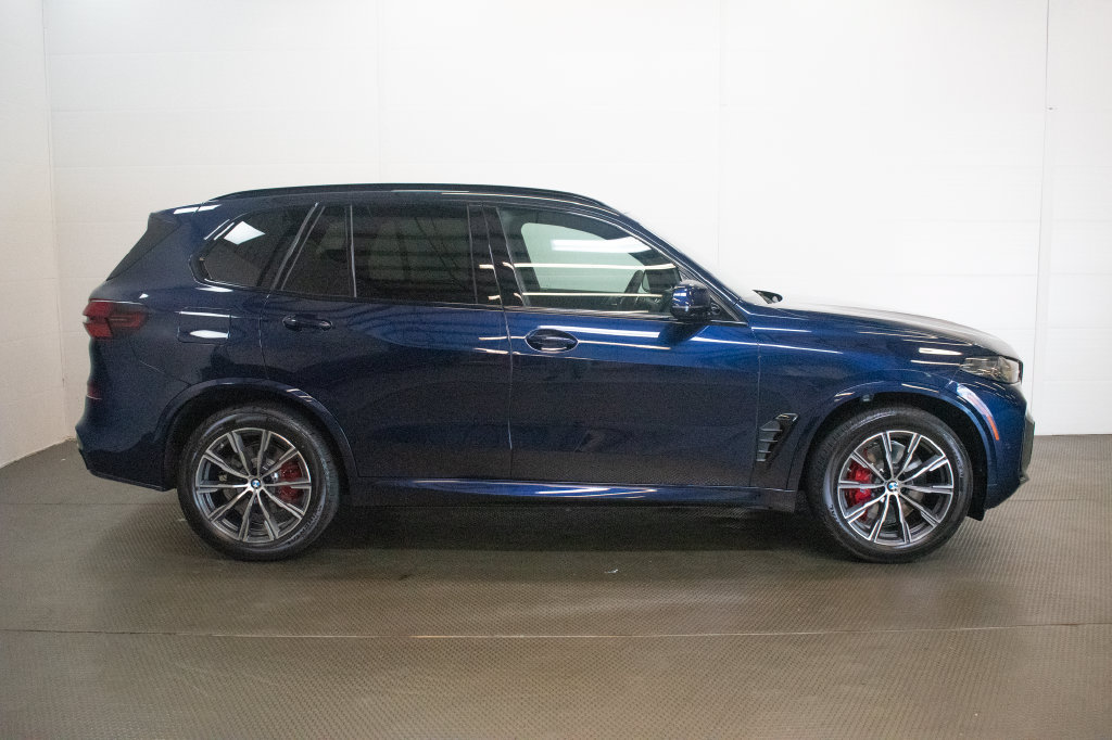 New 2026 BMW X5 xDrive40i w/ M Sport Package AWD/4WD image 3