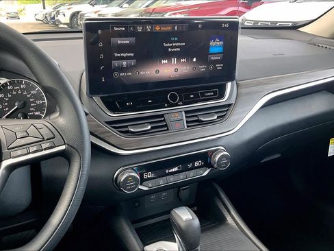 New 2026 Nissan Altima 2.5 SV FWD image 6