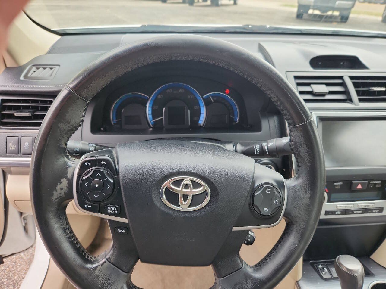 Used 2014 Toyota Camry XLE w/ Leather Package FWD image 11