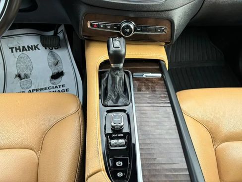 Used 2016 Volvo XC90 T6 Momentum w/ Momentum Plus Package AWD/4WD image 27