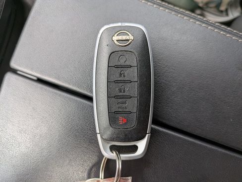 Certified 2025 Nissan Rogue SV FWD image 28