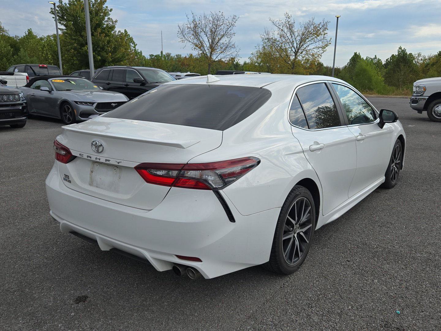 Used 2021 Toyota Camry SE w/ Carpet Mat Package (TMS) FWD image 7