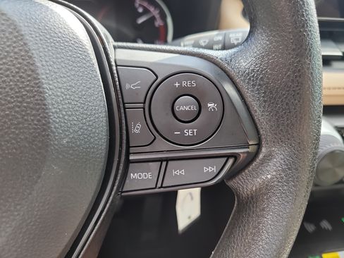 Certified 2025 Toyota RAV4 LE FWD image 28