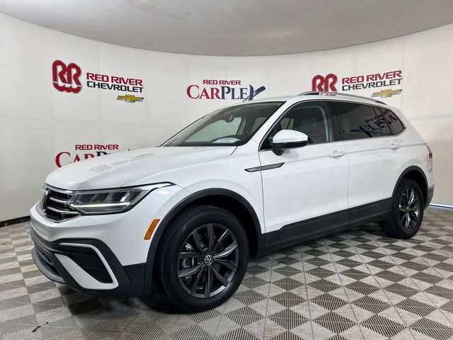 Used 2023 Volkswagen Tiguan SE FWD image 3