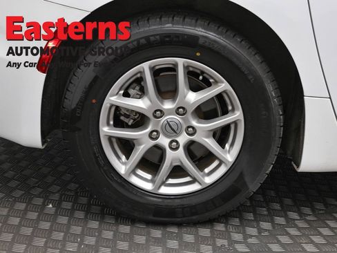 Used 2024 Chrysler Pacifica Touring-L FWD image 32