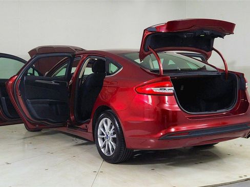 Used 2017 Ford Fusion SE image 11