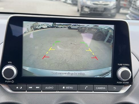 Used 2025 Nissan Sentra SV FWD image 27
