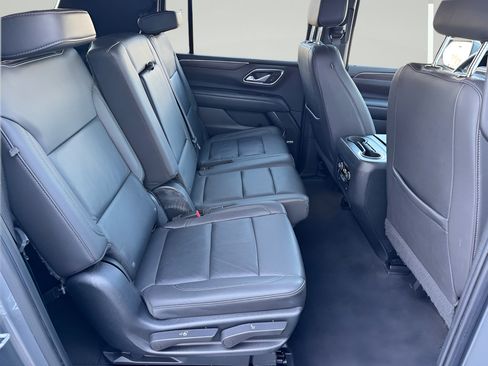 Used 2022 Chevrolet Suburban Z71 AWD/4WD image 17