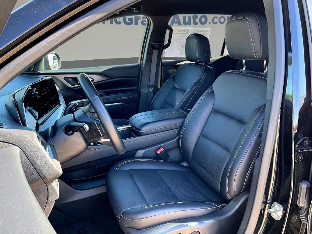 Used 2025 Chevrolet Traverse LT AWD/4WD image 25