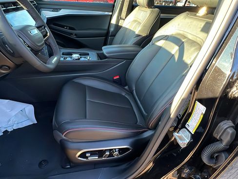 Used 2024 Jeep Wagoneer Launch Edition image 16