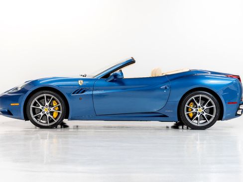 Used 2010 Ferrari California image 9