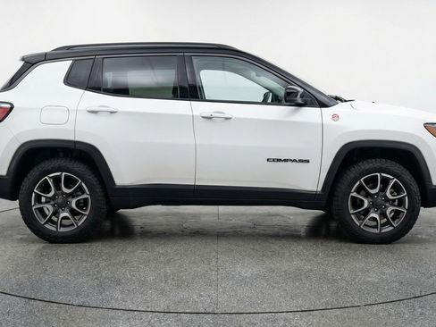 Used 2025 Jeep Compass Trailhawk AWD/4WD image 11