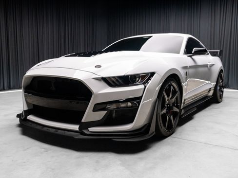 Used 2021 Ford Mustang Shelby GT500 w/ Carbon Fiber Track Pack RWD image 24