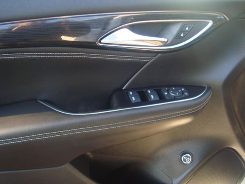 Used 2023 Buick Envision Preferred image 7