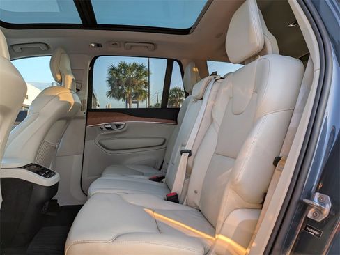 Used 2022 Volvo XC90 T6 Momentum w/ Advanced Package image 24