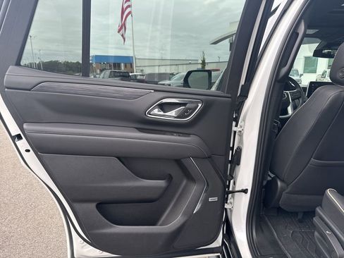 Used 2023 GMC Yukon SLT w/ SLT Premium Package image 28