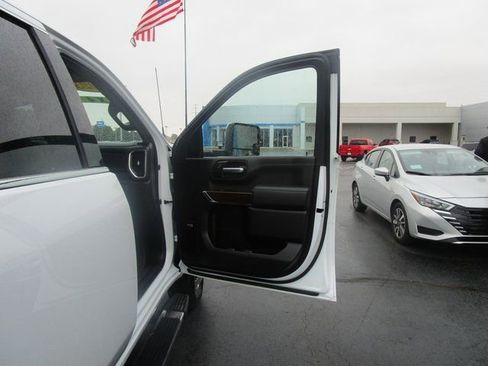 Used 2023 GMC Sierra 3500 SLT w/ SLT Premium Package image 21