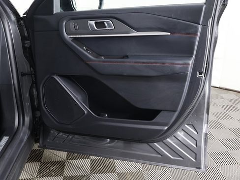 Used 2025 Ford Explorer ST-Line w/ ST-Line Street Pack image 25