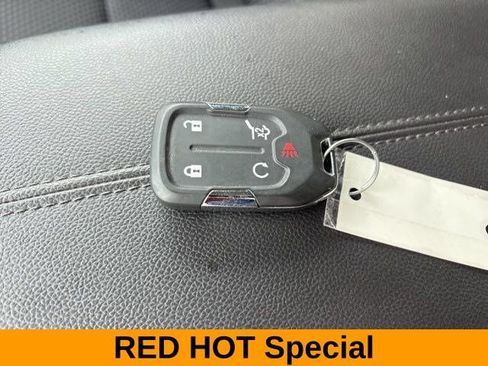 Used 2024 GMC Terrain SLE w/ Driver Convenience Package FWD image 50