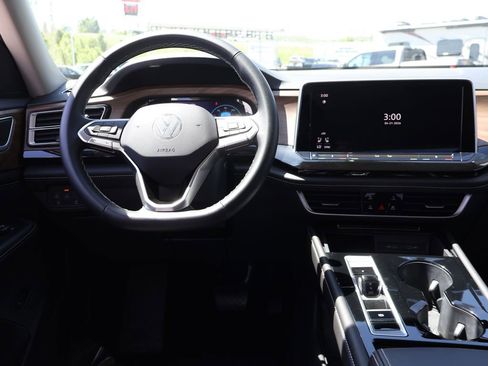 Used 2025 Volkswagen Atlas SE AWD/4WD image 20