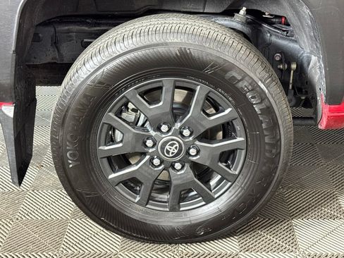 Used 2025 Toyota 4Runner SR5 AWD/4WD image 13