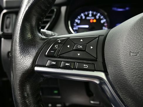 Used 2018 Nissan Rogue Sport SL w/ SL Premium Package image 6