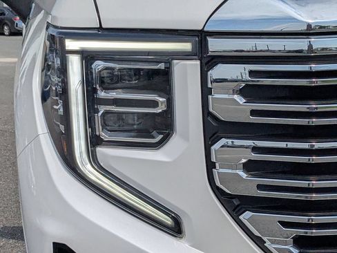 Used 2022 GMC Sierra 1500 Denali w/ Denali Reserve Package AWD/4WD image 8