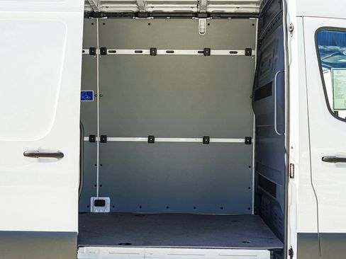 New 2024 Mercedes-Benz eSprinter 170 Cargo image 17