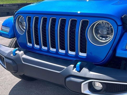 Used 2023 Jeep Wrangler Unlimited Sahara w/ Cold Weather Group AWD/4WD image 23