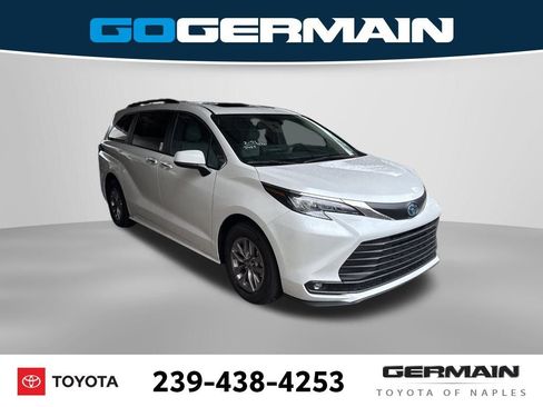 Used 2025 Toyota Sienna XLE image 10