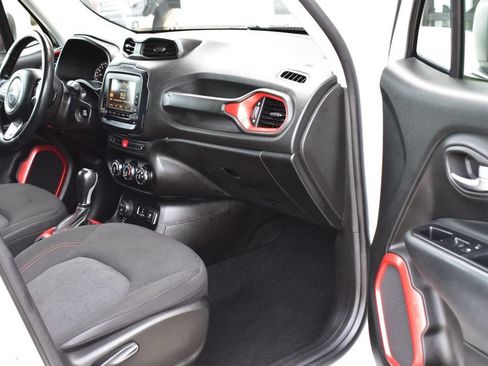 Used 2017 Jeep Renegade Trailhawk AWD/4WD image 17
