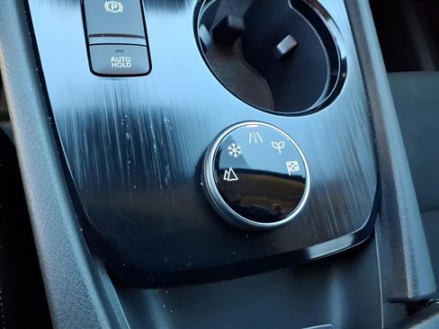 Used 2024 Nissan Rogue S image 17