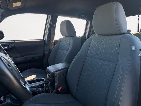 Certified 2019 Toyota Tacoma TRD Off-Road image 9