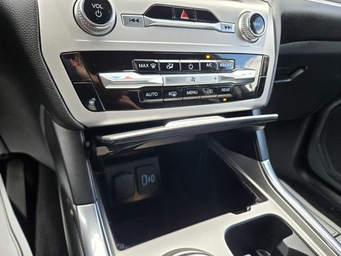 Used 2022 Ford Explorer XLT w/ Equipment Group 202A AWD/4WD image 13